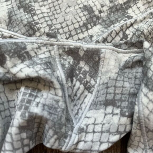 Offline by Aerie NWT 7/8 Real Me Hi-Rise Snakeskin Leggings - XS - Picture 8 of 8